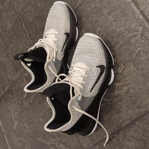 Nike LeBron James basketball shooes